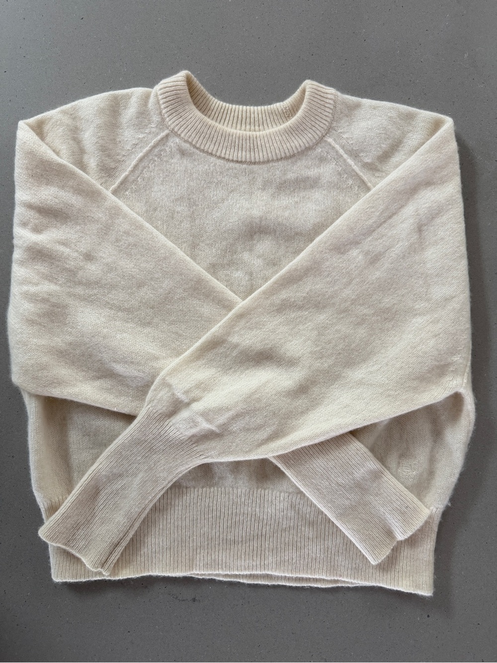 Aritzia Babaton Luxe Cashmere Crew Sweater Cream Extended Sleeves M